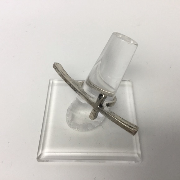 FOSSIL ANTIQUE SILVER SIDEWAYS CROSS RING 7 NWOT - Picture 2 of 7